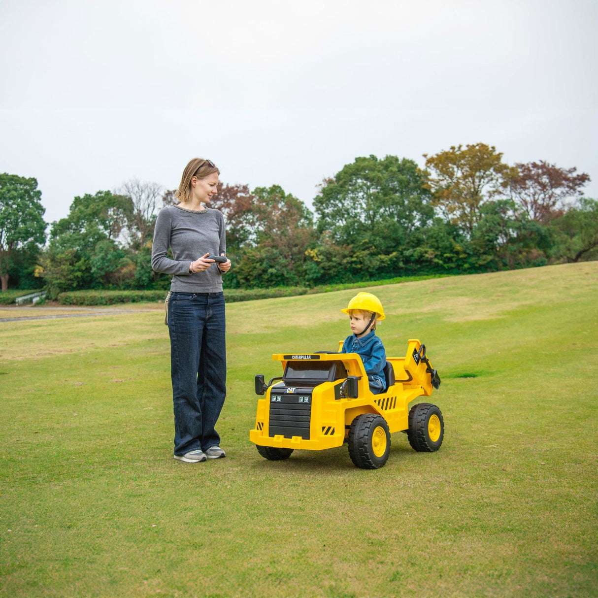 12V CAT Dump Truck Ride-On for Kids – Realistic Construction Adventure with Remote Control & Working Shovel | Ride On Kids